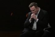 黄山特斯拉股价收涨超3%：特朗普无意沟通，马斯克父亲劝儿子低头